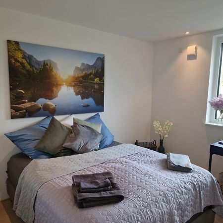 Stadtnahes Gaestezimmer Im Penthouse Bei Esi Tuebingen Ngoại thất bức ảnh